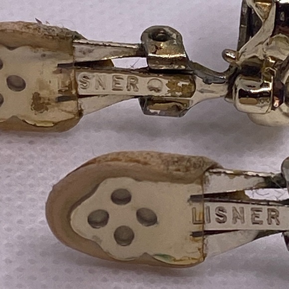 Lisner Signed Clip On Earrings Gold Tone Leaves Aurora Borealis Rhinestones - Picture 6 of 6